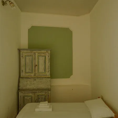 Tranquil Near Museums And Train Station Apartment *