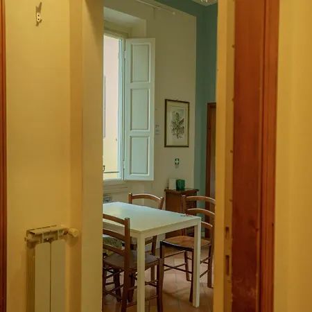 Tranquil Near Museums And Train Station Apartment