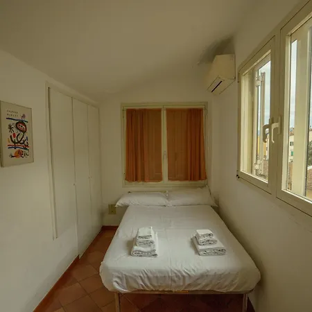 Tranquil Near Museums And Train Station Apartment *