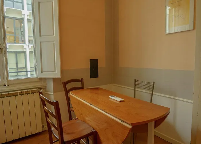 Tranquil Near Museums And Train Station